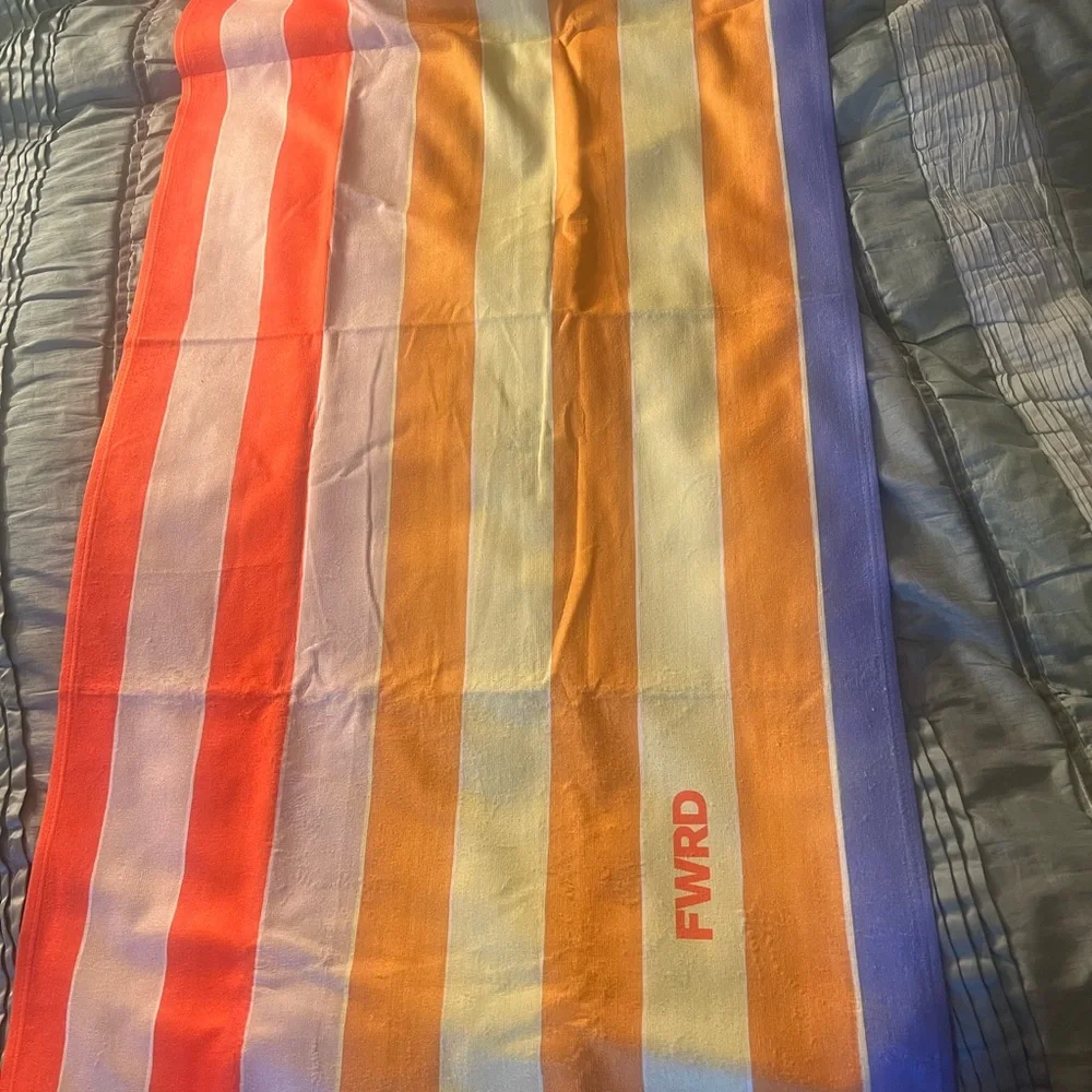 Fwrd bright towel